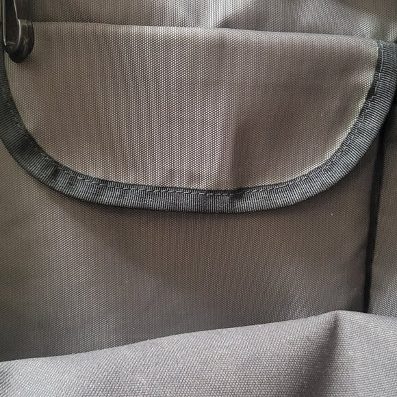 Jan Sport Messenger Computer bag w/padding. Color:Gray/Red - Picture 3 of 14